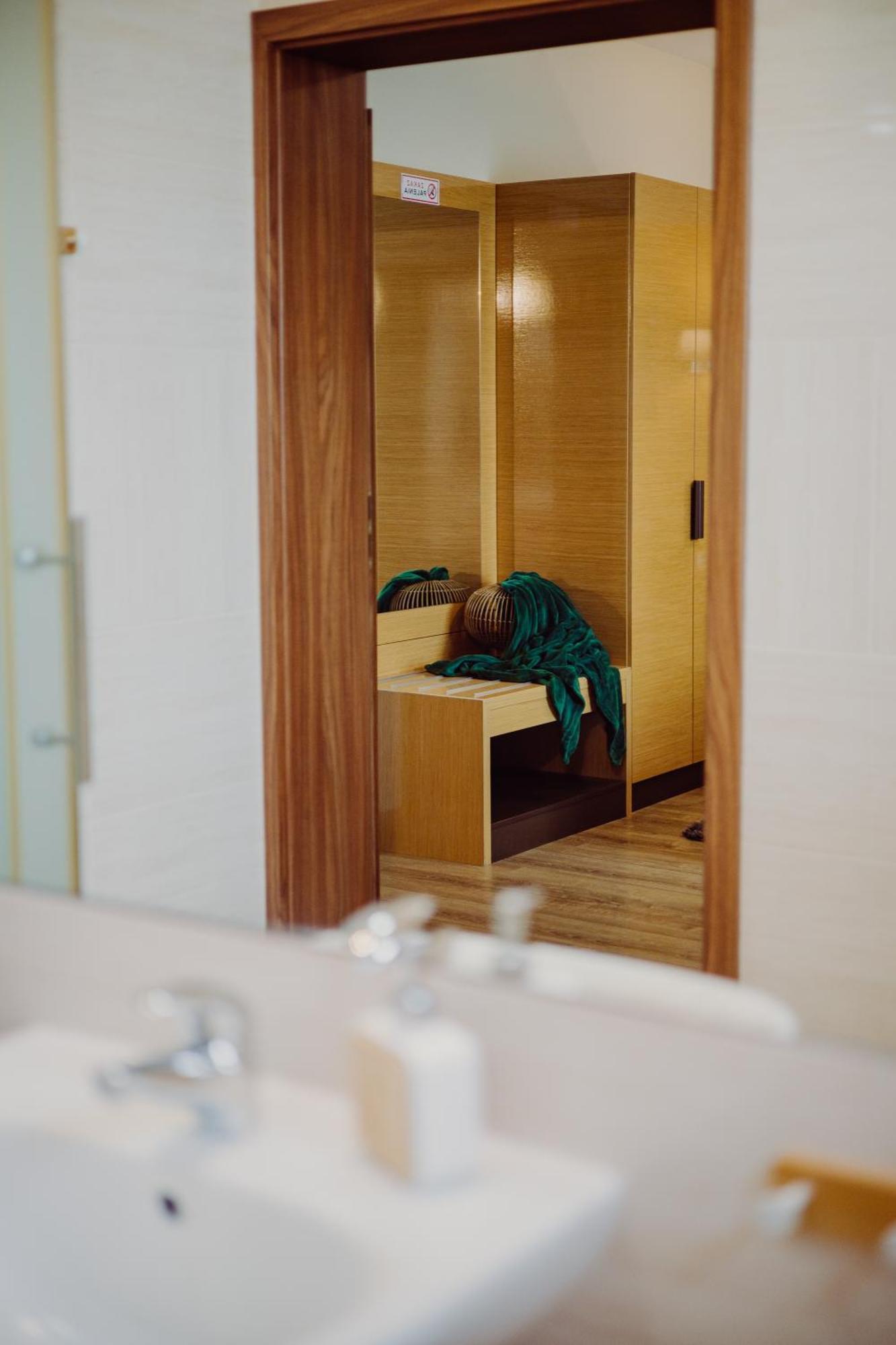 Hotel Bonsai Niemcza Buitenkant foto